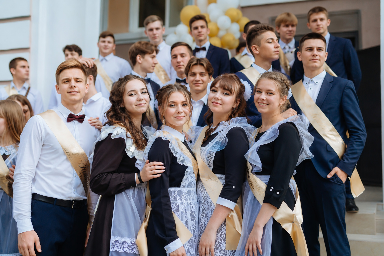 Фотограф на выпускной и последний звонок в Белгороде: выпускники в школе
